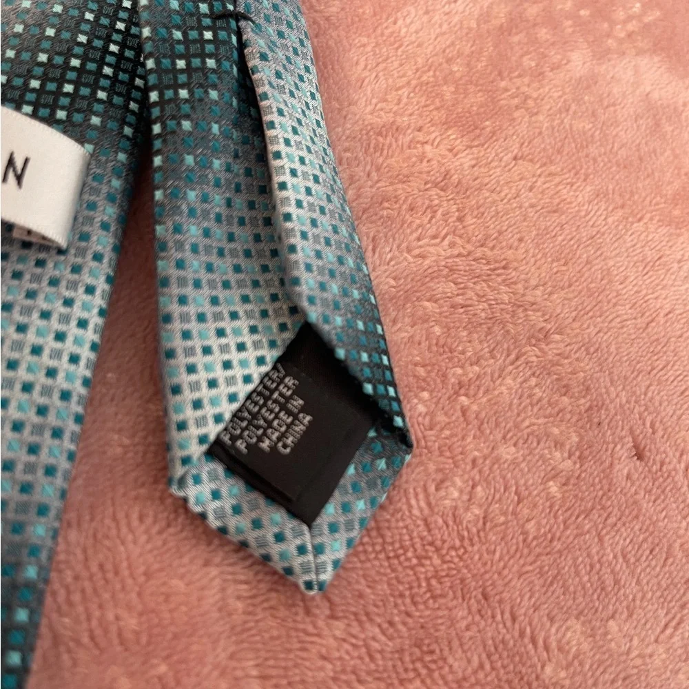 Van Heusen Black and Gray Patterned Tie